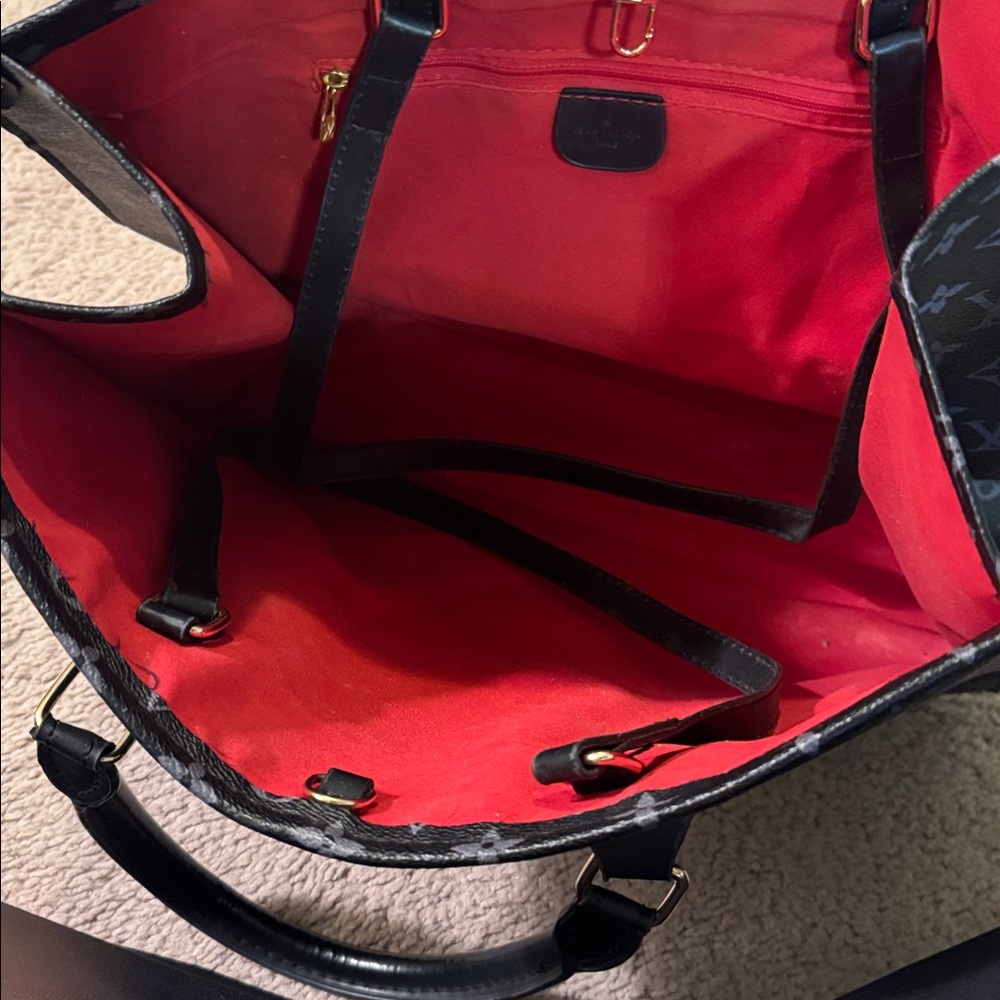 Chic Black Monogram Tote Bag - Picture 12 of 12